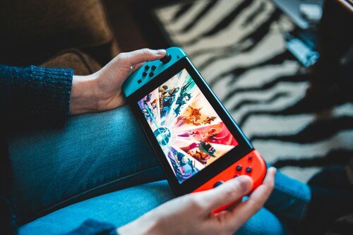 The Rise of Mobile Online Gaming: Trends, Benefits, and Future Prospects