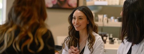 Beauty Enthusiasts: What to Expect When Visiting an Esthetics Center